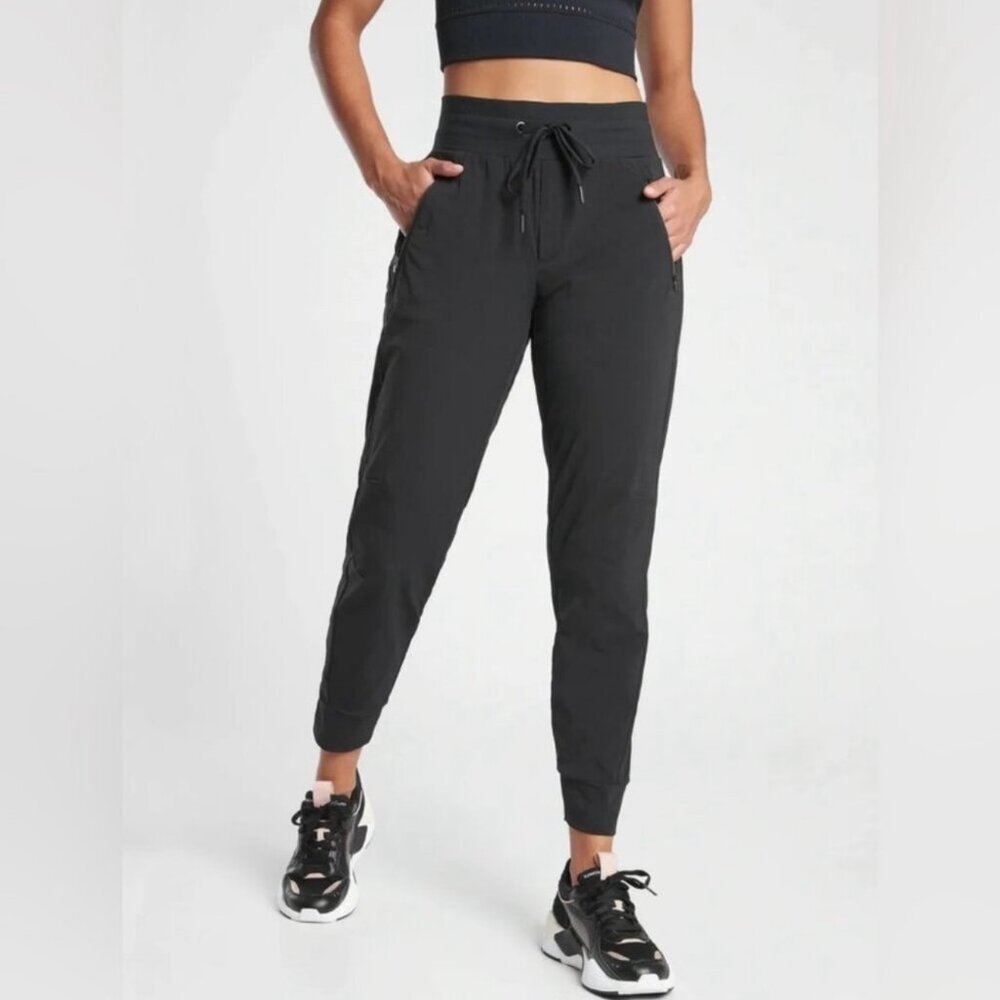 EUC Women's ATHLETA Trekkie North Jogger Black | Size 14